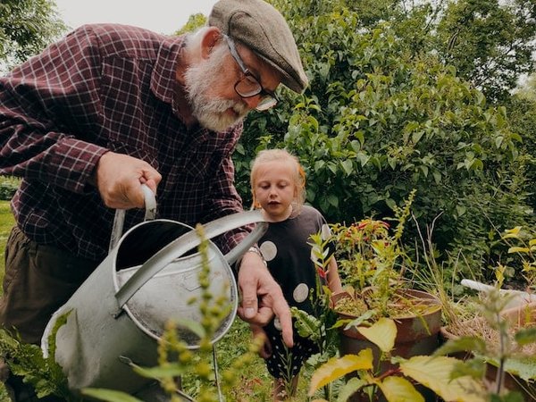 les bienfaits du jardinage thérapeutique pour les seniors